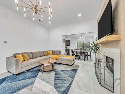 NEW Lush Haven 4BR Pool, Games, Near Lake & DFW