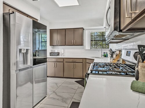 NEW Lush Haven 4BR Pool, Games, Near Lake & DFW