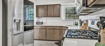 NEW Lush Haven 4BR Pool, Games, Near Lake & DFW