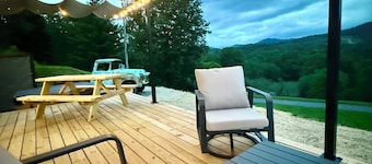 Tiny Tin Haven • Mountain Views + Private Deck
