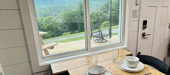 Tiny Tin Haven • Mountain Views + Private Deck