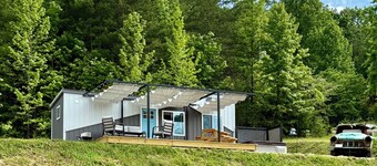 Tiny Tin Haven • Mountain Views + Private Deck