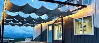 Tiny Tin Haven • Mountain Views + Private Deck