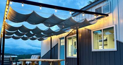Tiny Tin Haven • Mountain Views + Private Deck