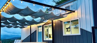 Tiny Tin Haven • Mountain Views + Private Deck