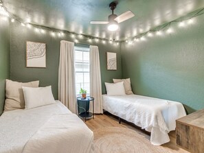 3 bedrooms, iron/ironing board, WiFi, bed sheets