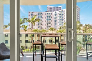 Property grounds - 1BED Condo w/Pool View | 3rd Floor at Tides (Hollywood)