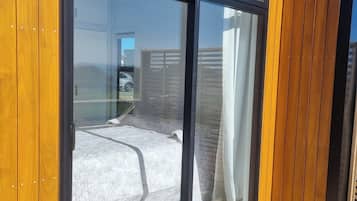1 bedroom, internet, bed sheets