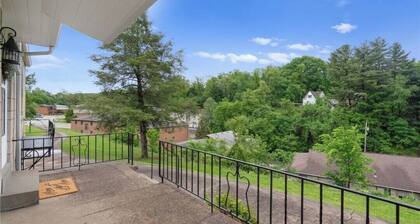 Charming 3-bedroom Retreat in Pittsburgh