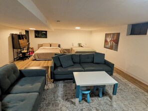 3 habitaciones, tabla de planchar con plancha, wifi y ropa de cama 