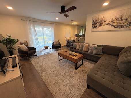 TV. Updated Westbury Getaway Gem - 3 bedroom oasis