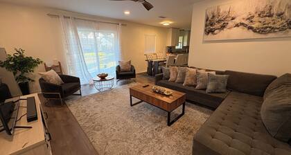 Updated Westbury Getaway Gem - 3 bedroom oasis