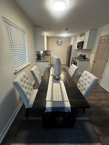 Updated Westbury Getaway Gem - 3 bedroom oasis