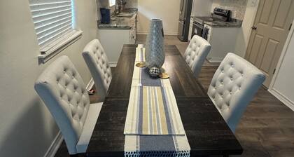 Updated Westbury Getaway Gem - 3 bedroom oasis