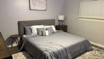 3 habitaciones, tabla de planchar con plancha, wifi y ropa de cama