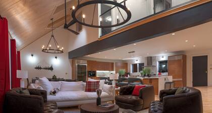 NEW-Stowecation-Lux 5bd-Hot Tub-Sauna-Game Room