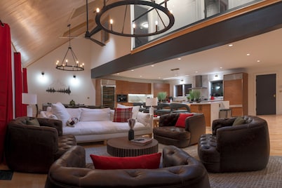 NEW-Stowecation-Lux 5bd-Hot Tub-Sauna-Game Room