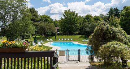 NEW-Stowecation-Lux 5bd-Hot Tub-Sauna-Game Room