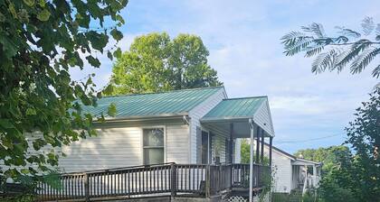 Charming 1-bedroom house in fabulous Martinsville with AC