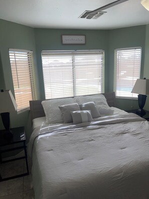 3 bedrooms, free WiFi, bed sheets, wheelchair access - Desert Mirage- Pool oasis near Westgate fun (El Mirage)