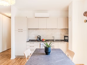 Fridge, dishwasher, cookware/dishes/utensils - Casa di Edi by Interhome (Dervio)