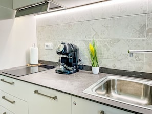 Fridge, dishwasher, cookware/dishes/utensils
