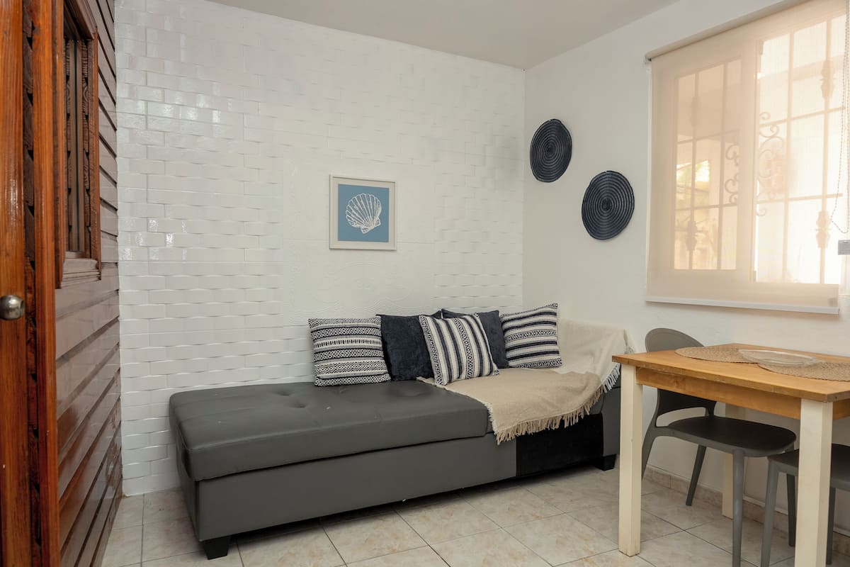 Apartamento, vista parcial para o oceano | Área de estar