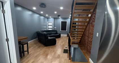 Tremendous 4-bedroom townhome with rooftop deck, central air, in Philadelphia
