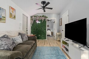 Smart TV - Tiny House with lake view and large yard (McMinnville)