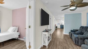 3 bedrooms, iron/ironing board, free WiFi, bed sheets