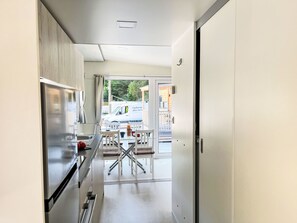 Fridge, microwave, oven, cookware/dishes/utensils