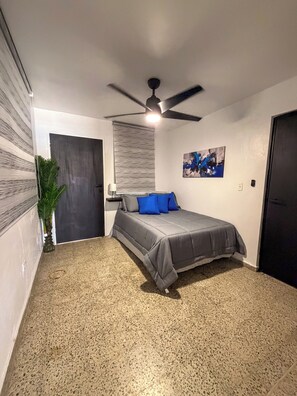 5 habitaciones, escritorio, tabla de planchar con plancha y wifi gratis 