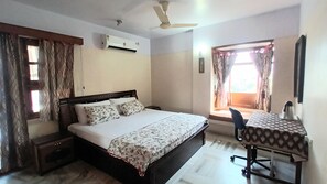 4 chambres, fer et planche à repasser, Wi-Fi gratuit, draps fournis