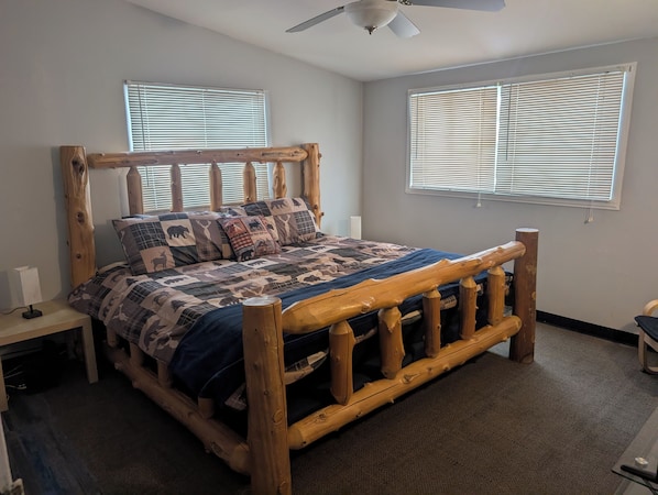 3 habitaciones, tabla de planchar con plancha, wifi y ropa de cama 