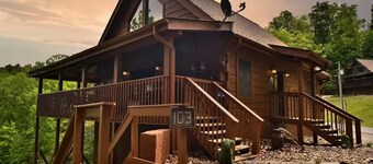  Washer dryer arcade game hot tub Waterview 3 bedroom 4 bed Awesome cabin. 