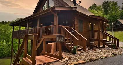 Washer dryer arcade game hot tub Waterview 3 bedroom 4 bed Awesome cabin.