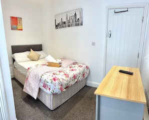 1 bedroom, desk, iron/ironing board, free WiFi