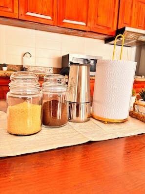 Micro-ondes, four, plaque de cuisson, lave-vaisselle