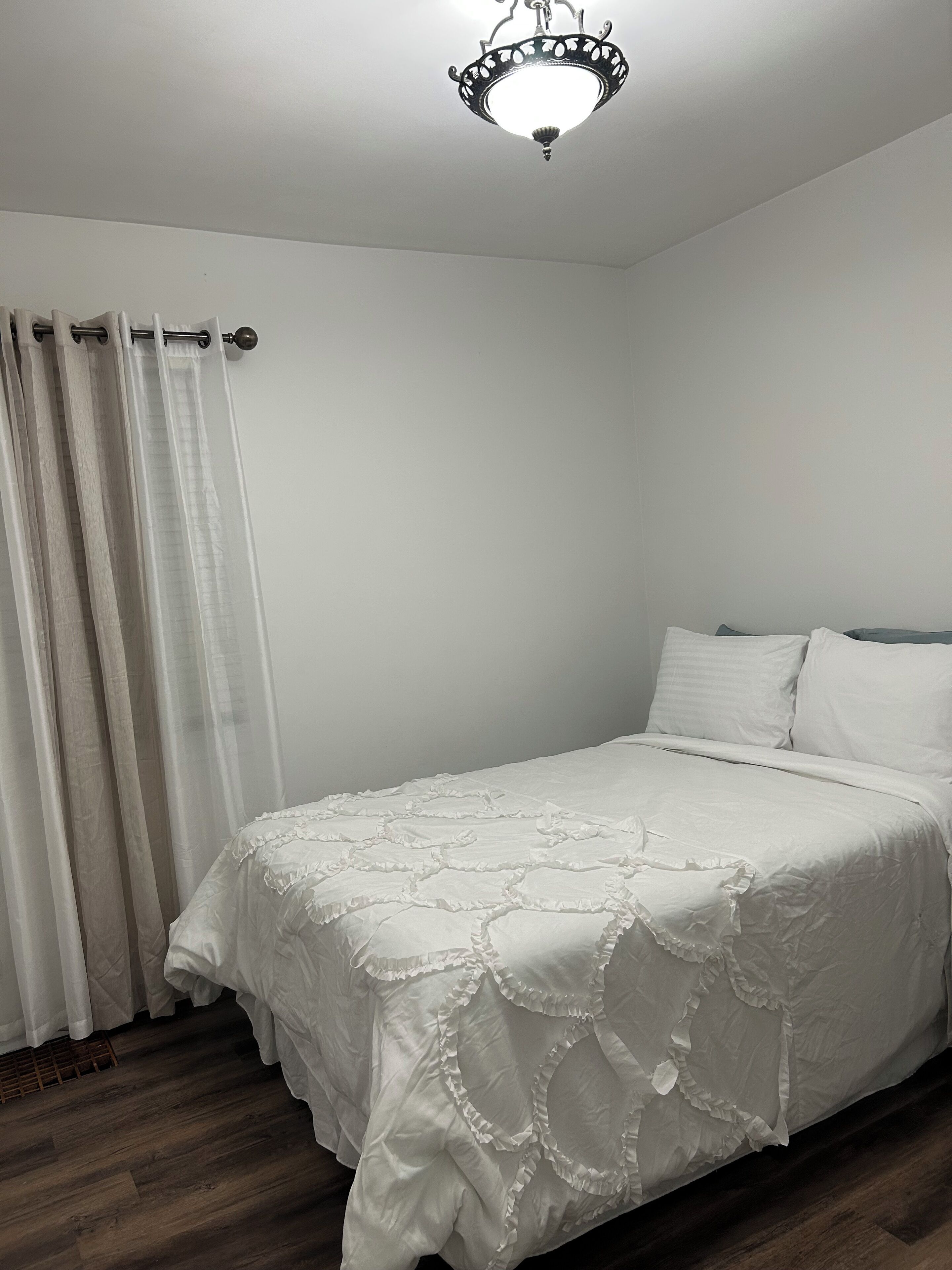 1 多间卧室、熨斗/熨衣板、WiFi、床单