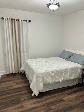 1 bedroom, iron/ironing board, WiFi, bed sheets - Basement apartment  at 240, Oshawa area (Oshawa)