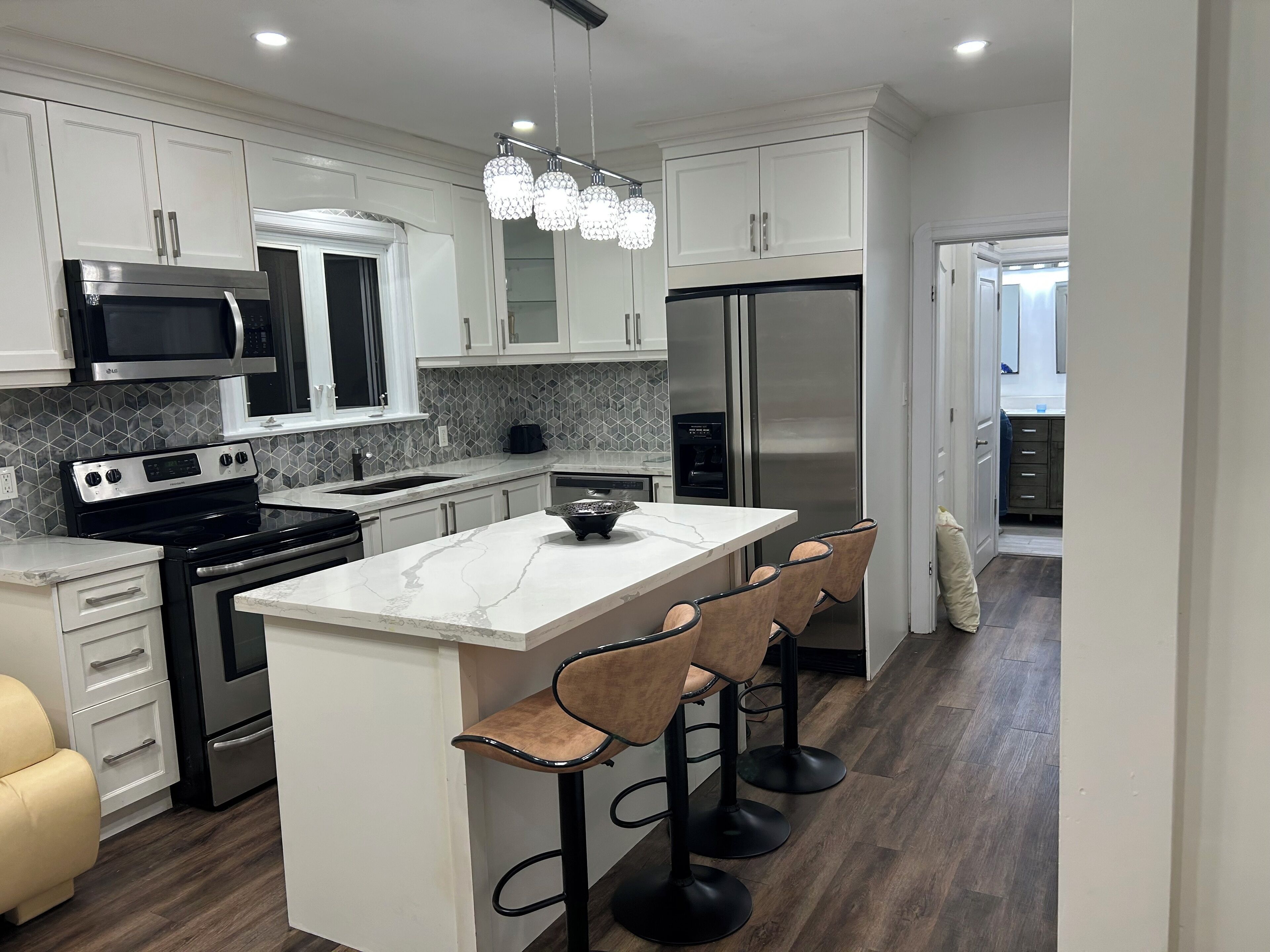 Mikroaaltouuni, uuni, liesi, astianpesukone