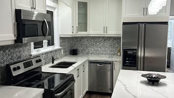 Micro-ondas, fogão, cooktop, lava-louças