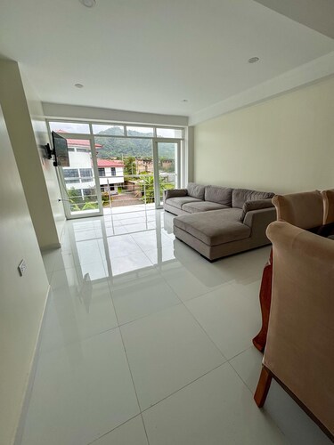 Amazing 4-bedroom third floor apartment in San Ramón