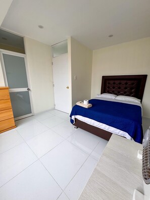 4 عدّة غرف نوم وواي فاي وملاءات أسرّة