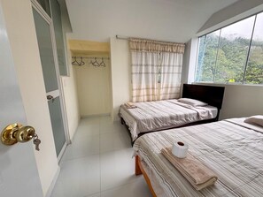 4 bedrooms, WiFi, bed sheets - Amazing 4-bedroom third floor apartment in San Ramón (San Ramón)