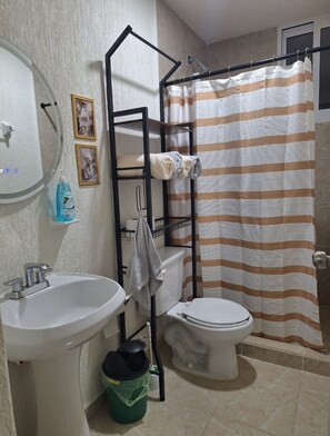 Dusche, Handtücher, Seife, Toilettenpapier