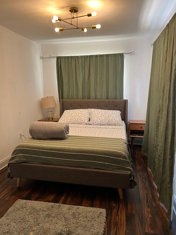 Iron/ironing board, WiFi, bed sheets