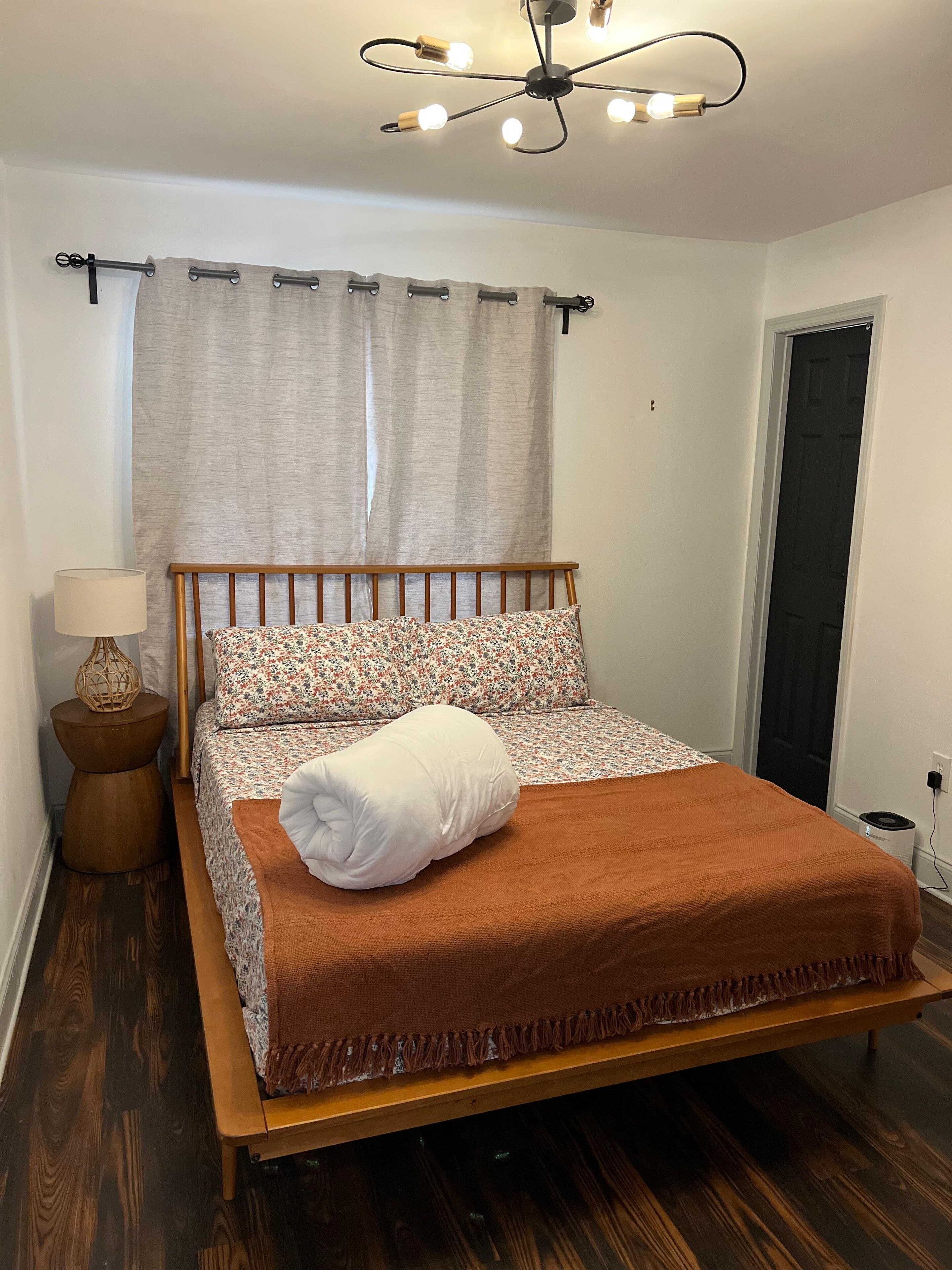 3 chambres, fer et planche à repasser, Wi-Fi, draps fournis