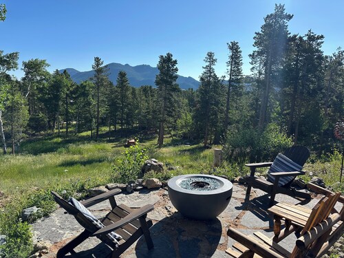 The Outlook-Golden Gate Canyon, Black Hawk
3BR/2BA mountain home sleeps 6 guests