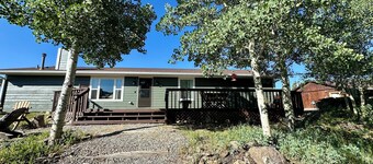 The Outlook-Golden Gate Canyon, Black Hawk
3BR/2BA mountain home sleeps 6 guests